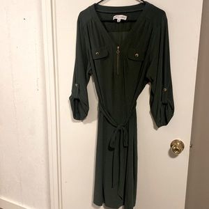 Green 2x dress with 3/4 length sleeves. Emma & Michele brand